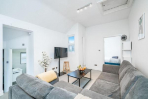 New 3BED Stylish Apartment with Amazing Transport